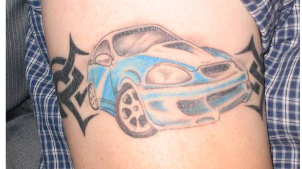 A large back tattoo of a blue car