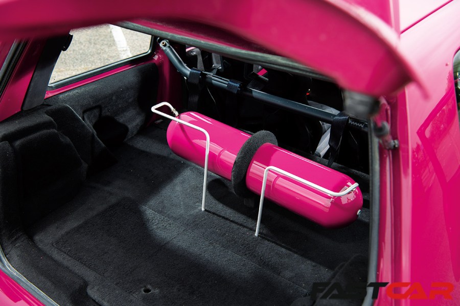 Pink air compressor tank in Modified VW Lupo 