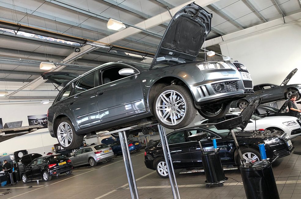 Audi RS4 B7 Avant Service Bonnet open