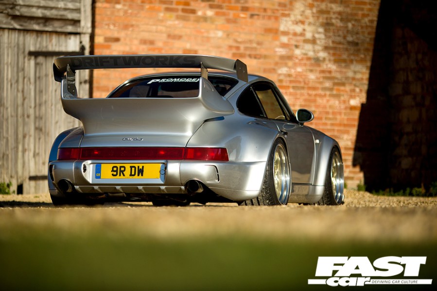 https://www.fastcar.co.uk/wp-content/uploads/sites/2/2019/08/RWB-Porsche-964-Turbo-driftworks-Phil-Morrison-086.jpg?w=900