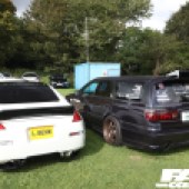 A white Nissan 350z next to a black Nissan Stagea at the Forge Action Day 2019