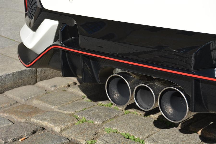 Triple exit exhaust on Fk8