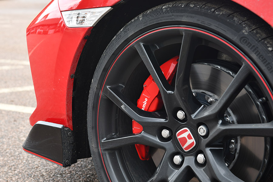 Brembo brakes and 19inch wheels