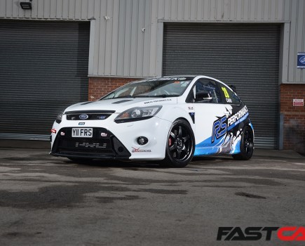 Front 3/4 shot of modified Ford Focus RS Mk2
