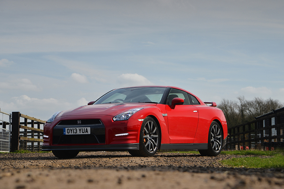 Nissan GT-R R35 front 3/4 pre facelift