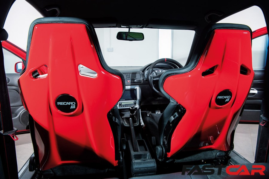 Bucket seats in Modified VW Golf R32 Mk4
