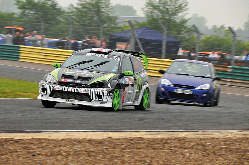 Two Ford Focus, one blue, one black white and green at Croft track