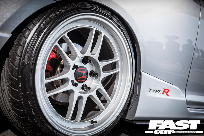 Wheels and brakes on Honda Civic Type R EP3 after tuning