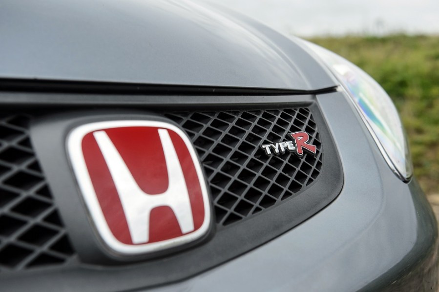 A detailed shot of the red Honda badge and EP3 grille.