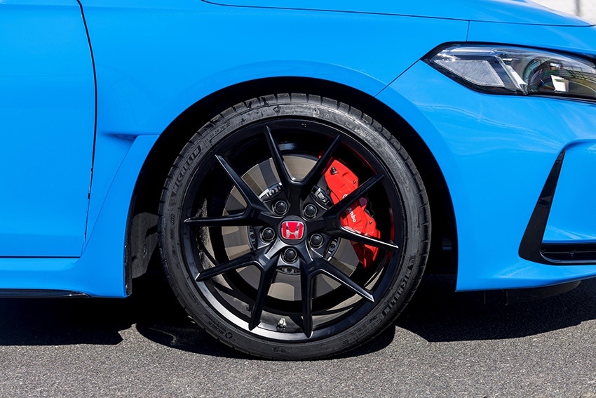 19 inch wheels on blue CTR