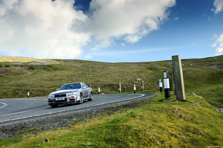 Nissan Skyline GT-R R34 cornering shot