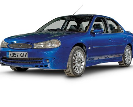 Front 3/4 shot of Ford Mondeo ST200