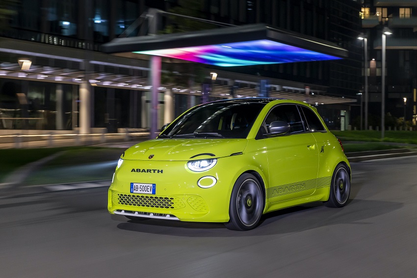 The Abarth 500e driving at night.