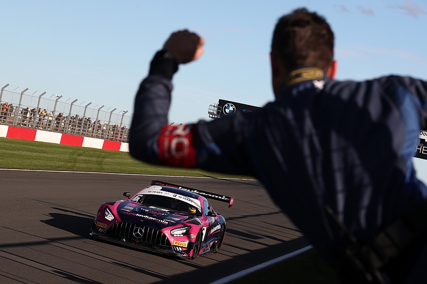 Ian Loggie comes across the line to win in his Mercedes-AMG GT3