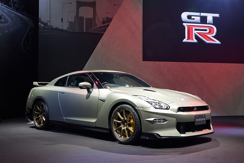 front 3/4 t-spec 2024 gt-r