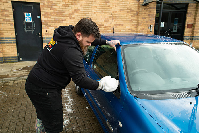 Cleaning wing mirrors on clio