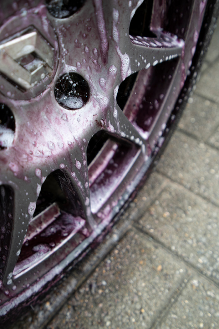 alloy wheel cleaners change colour