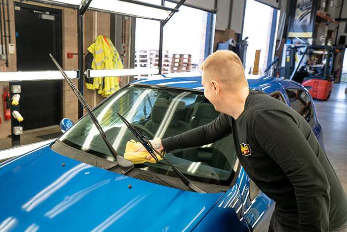 Clean glass on renault clio