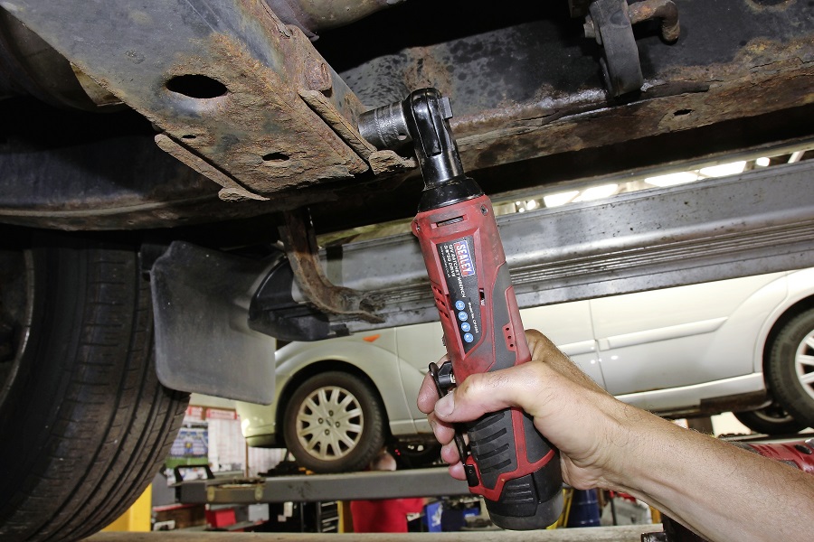A Sealey cordless ratchet being used.