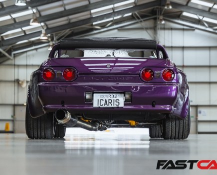 The rear of a wide R32 Skyline.