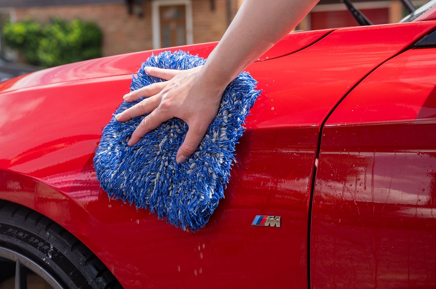 Best Car Wash Mitt Microfiber Madness in action