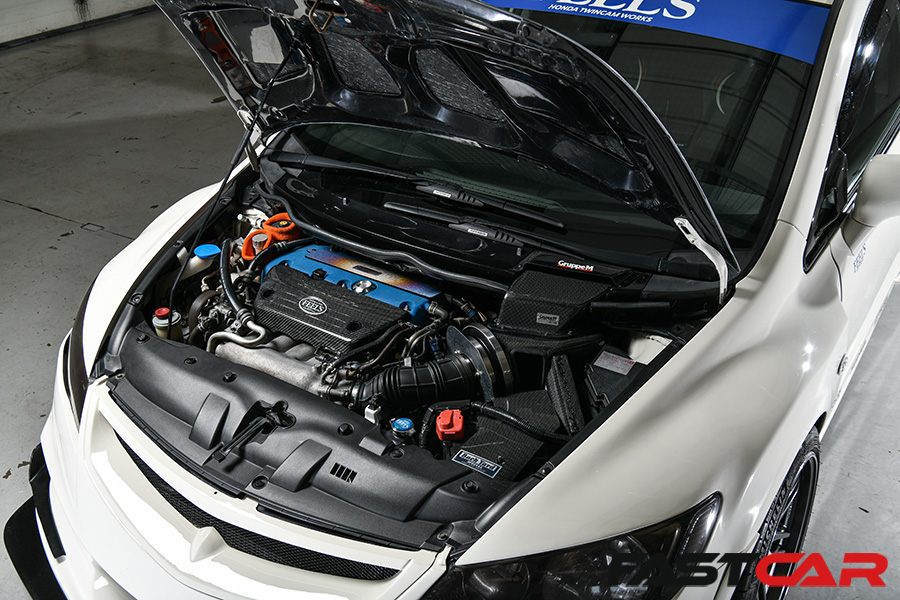 Modified Honda Civic Type R FD2 engine shot