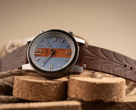 Roebuck Diviso watch in Gulf colors
