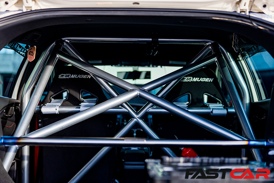 Roll cage in tuned civic type r fk8