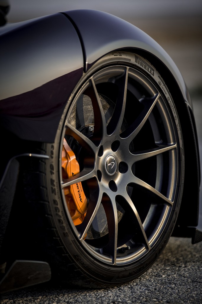 McLaren P1 wheels and brakes