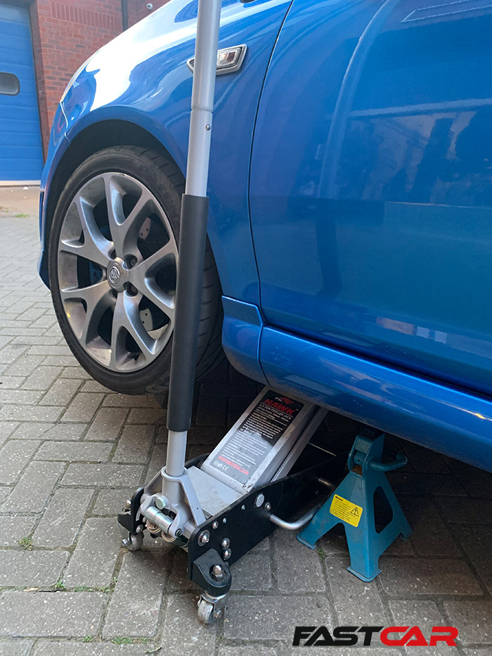 Jacking up a car to remove alloy wheels