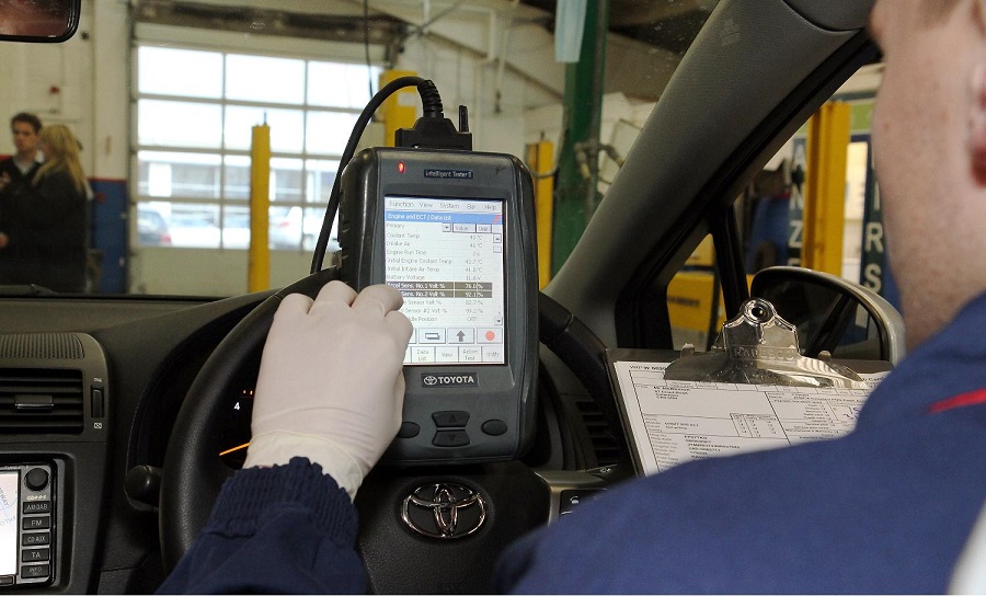 OBD2 Reader vs OB2 Scanner Which Is Best For You? Fast Car