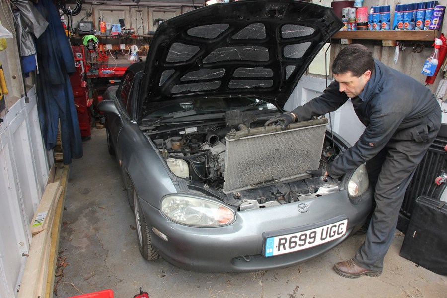 how to change a car radiator