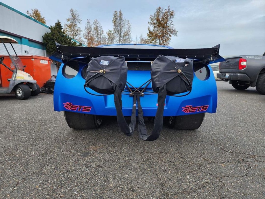 parachute on back of world's most powerful nissan gt-r