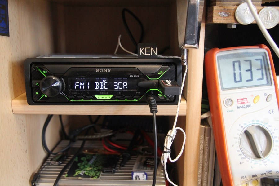SONY DSX-A212Ui tuned into FM radio