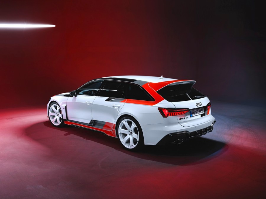 Audi RS 6 Avant GT studio shot
