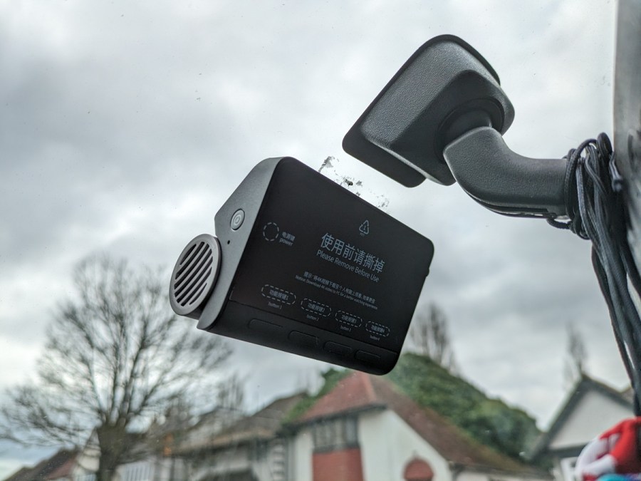 70mai dash cam mounted on windshield