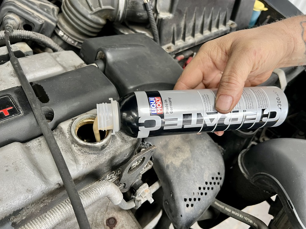 adding Cera Tec engine protection to a Ford Focus ST170 engine.