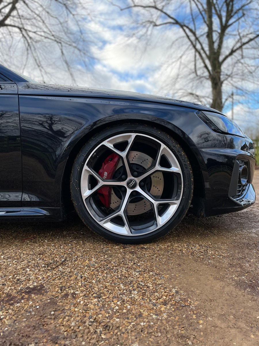 Wheels on Audi RS4 Competition 