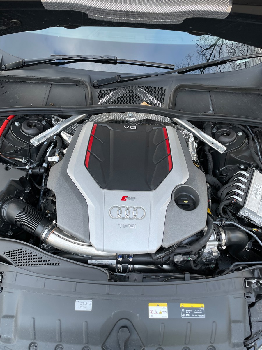 Audi RS4 Competition  engine shot 
