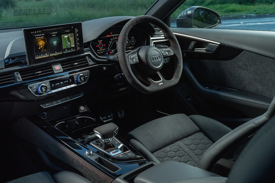 Audi RS4 Competition  interior 