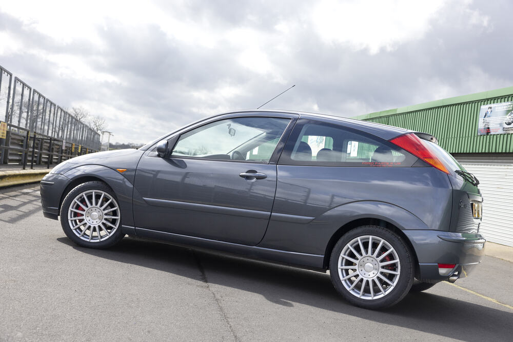 Side image of a Ford Focus ST170