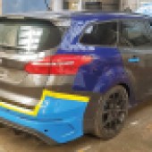 A Ford Focus with mixed colour panels